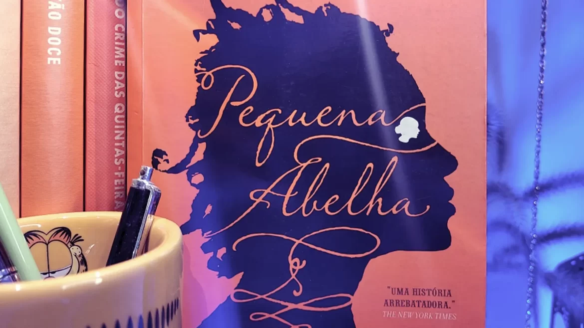 Capa_RESENHA_Pequena abelha